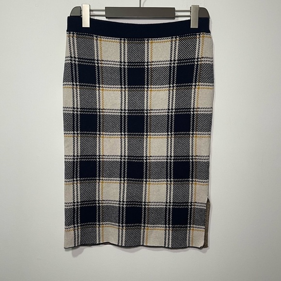 Ann Taylor Dresses & Skirts - Ann Taylor Women’s Plaid Knit fall holiday Pencil Skirt Navy Yellow in Size M